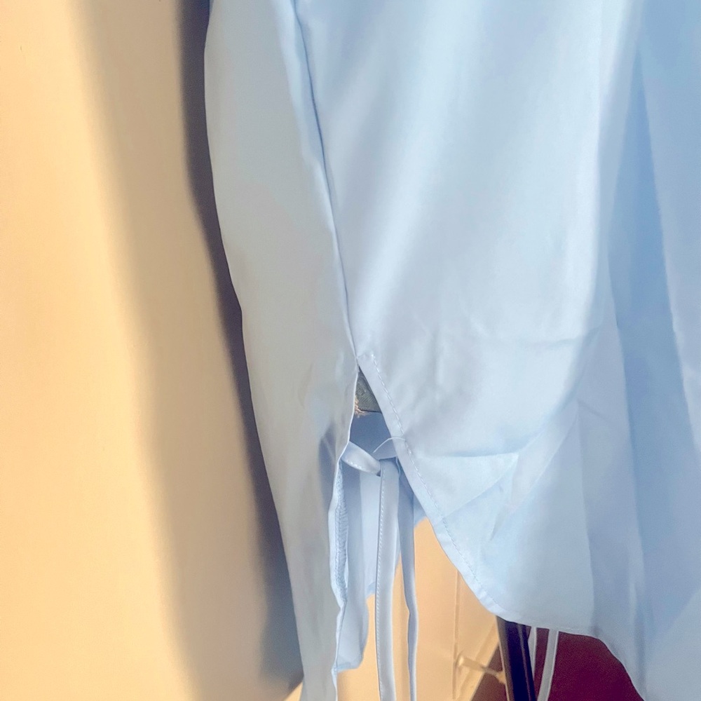 X-Large button down with ties on the side women’s shirt. - Picture 5 of 6